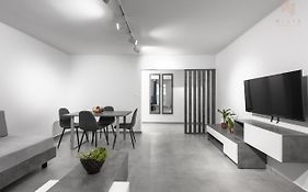 Consul, Nilie Hospitality Mgmt
